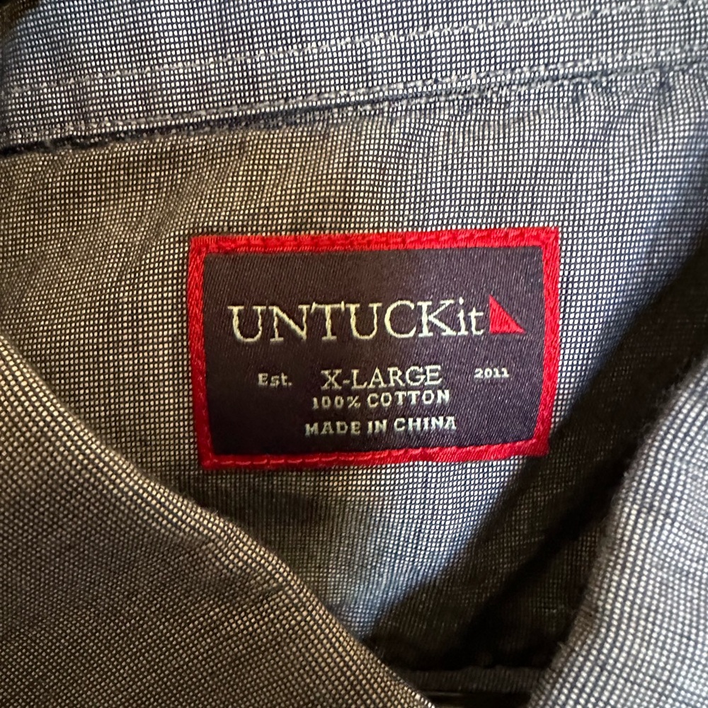 Men’s Untuck it Dress shirt size XL